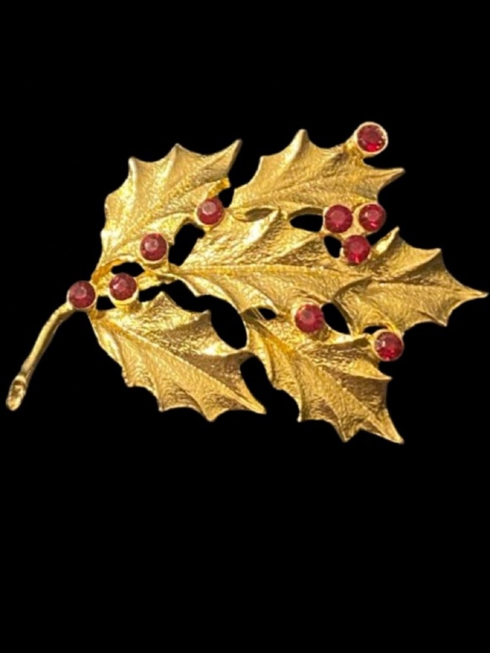 Vintage Gold Textured Metal Holly Leaf Sprigs & Red Rhinestones Berries Brooch